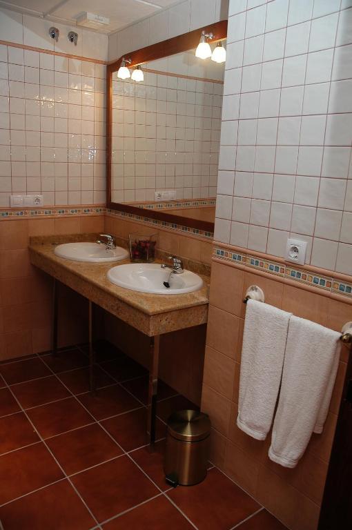Hotel Rural Los Chaparros Freila Rum bild